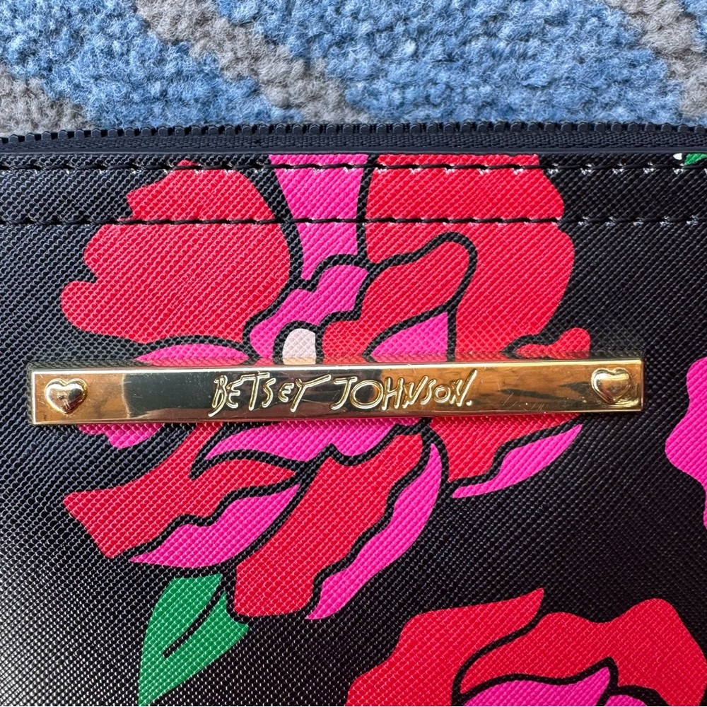 Betsey Johnson‎ Red/Black/Green/Pink Rose Floral Crossbody Zip Purse Handbag - Picture 3 of 8